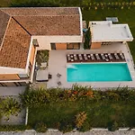 Deluxe With Heated Pool וילה *