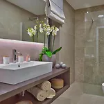 וילה Deluxe With Heated Pool