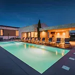וילה Deluxe With Heated Pool *