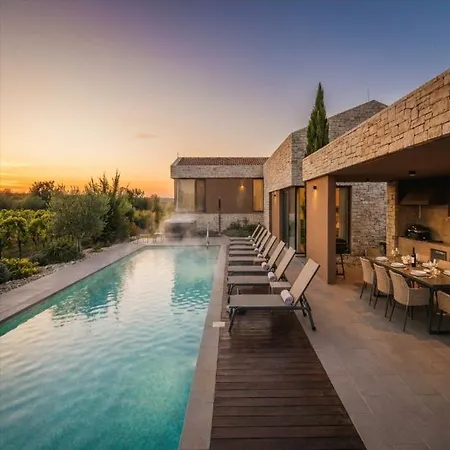 Deluxe With Heated Pool 빌라 *