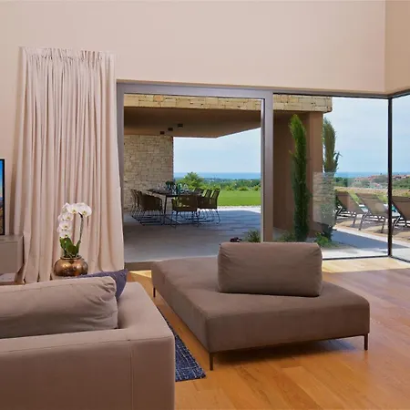 Vila Deluxe With Heated Pool *