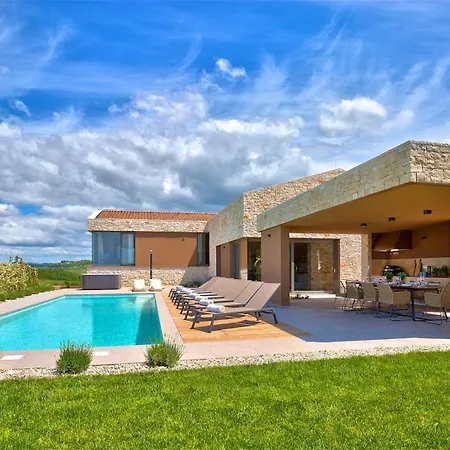 Deluxe With Heated Pool * Brtonigla