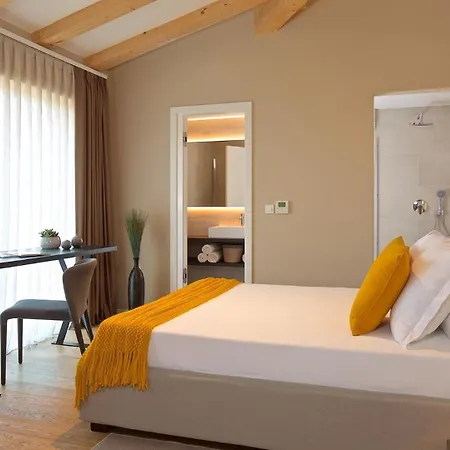 Deluxe With Heated Pool