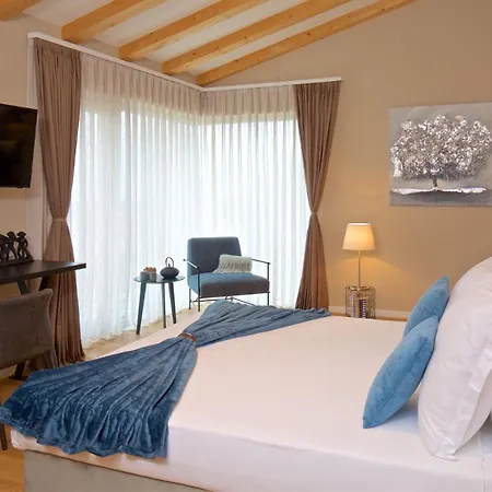 Deluxe With Heated Pool
