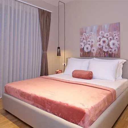 Deluxe With Heated Pool 빌라 브르토니글라