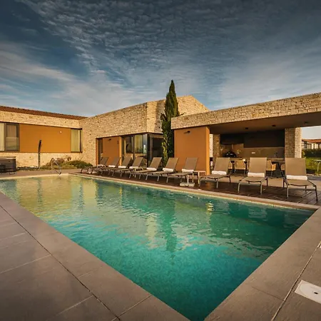 빌라 Deluxe With Heated Pool