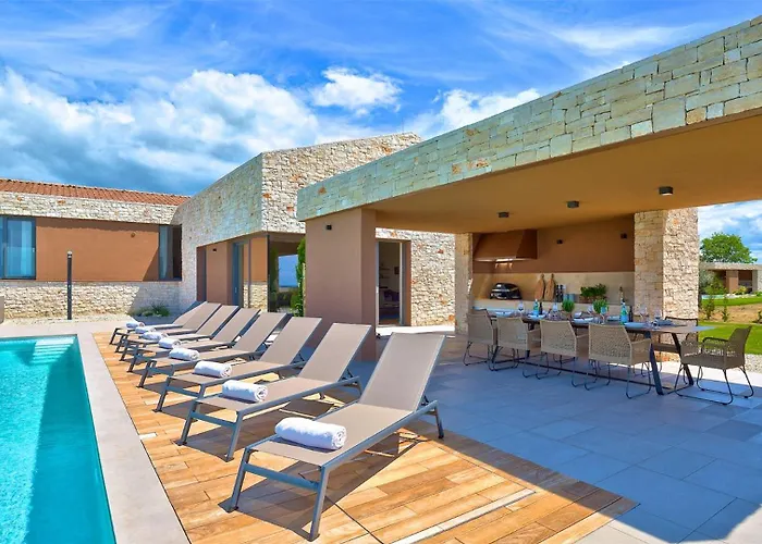 Deluxe With Heated Pool Brtonigla