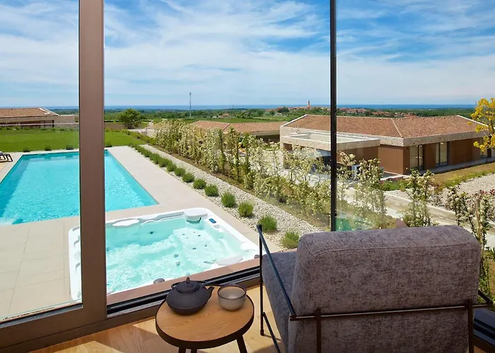 Vila Deluxe With Heated Pool