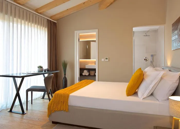 Deluxe With Heated Pool