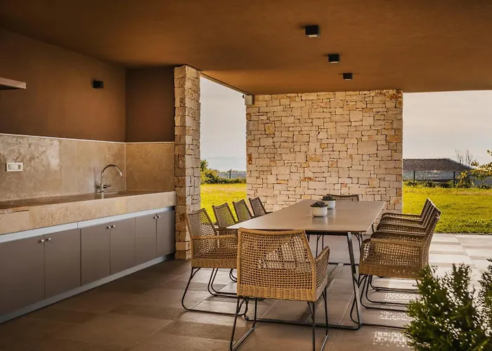 Vila Deluxe With Heated Pool