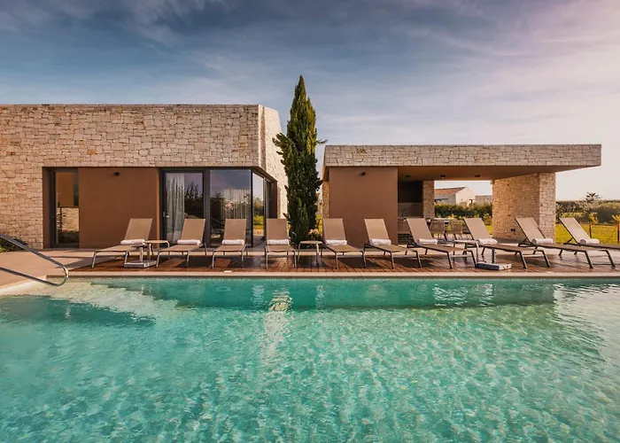 Deluxe With Heated Pool Villa