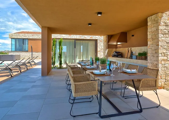 Deluxe With Heated Pool