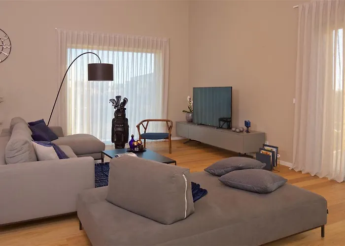 Deluxe With Heated Pool *