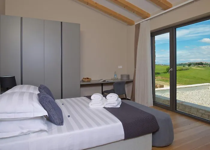 Deluxe With Heated Pool Villa Brtonigla