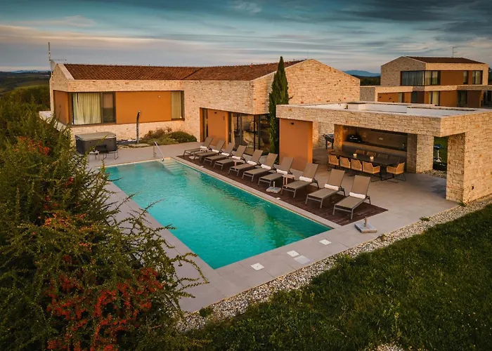 Deluxe With Heated Pool Villa *