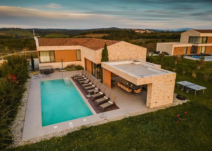 Deluxe With Heated Pool Villa *