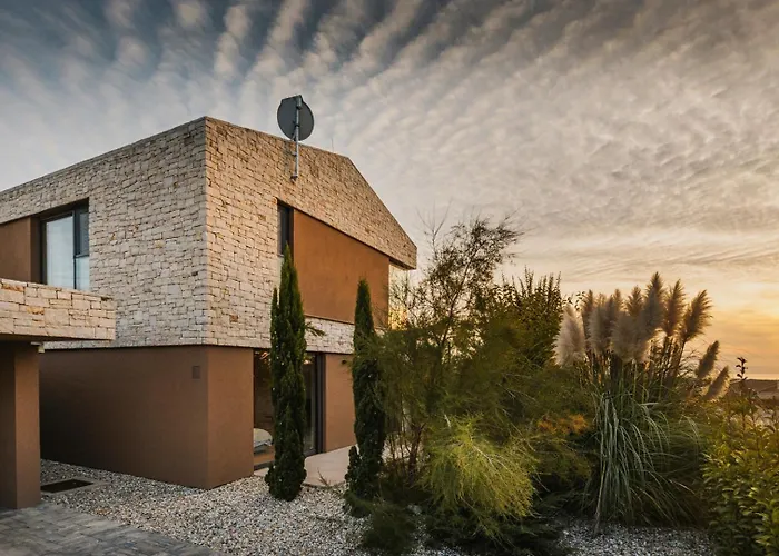 Deluxe With Heated Pool